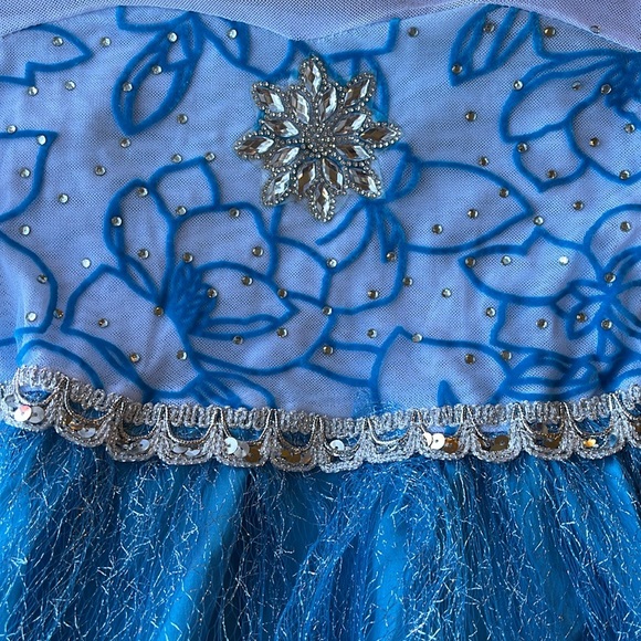 Frozen princess costume size 5 with accessories - Picture 4 of 7